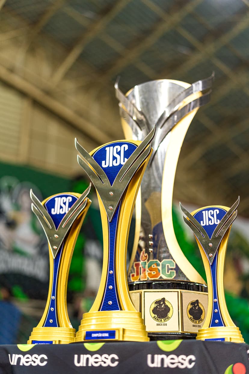 Competição de vôlei entre universitários durante o JISC 2024